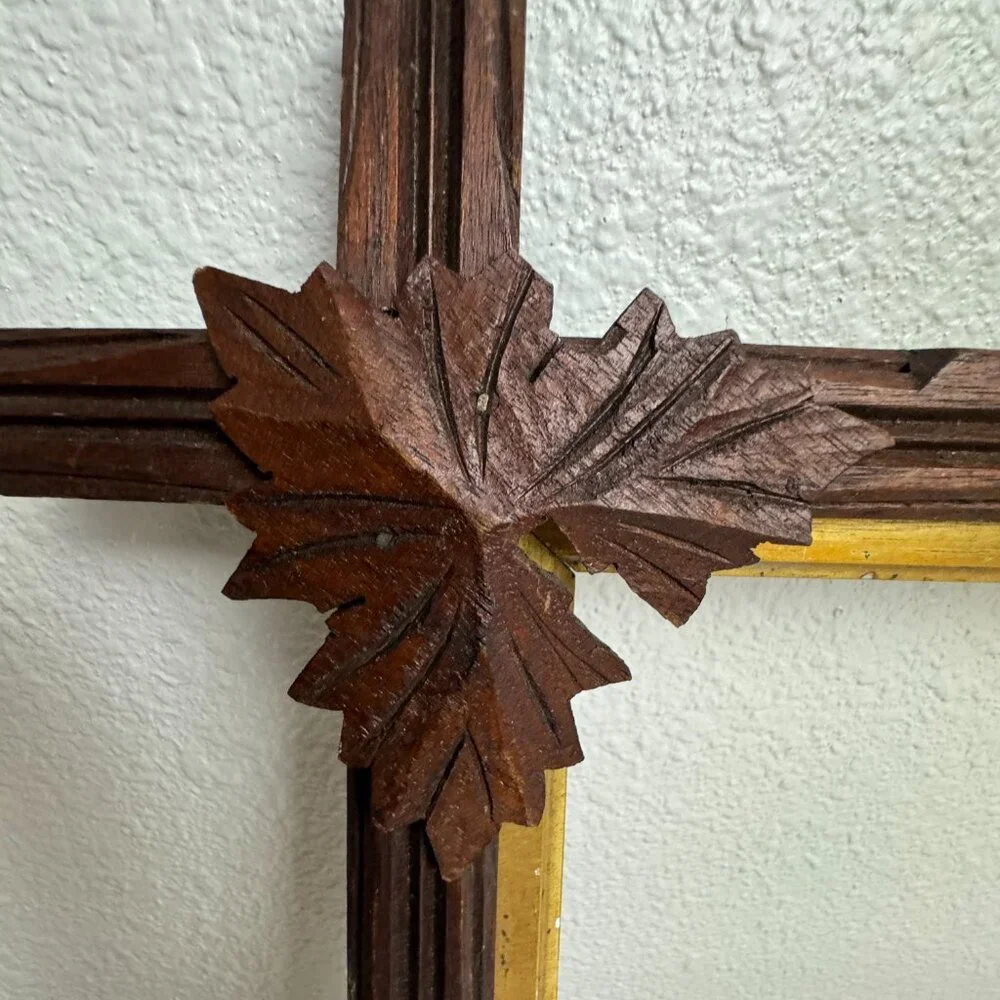 Antique Victorian Adirondack Hand Carved Folk Art Tramp Leaf Picture Frame